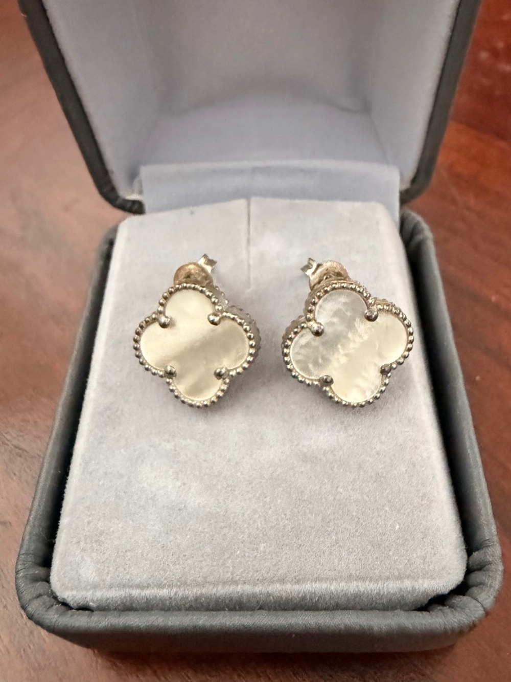 Clover Motif Stud Earrings – Mother of Pearl, Silver Tone